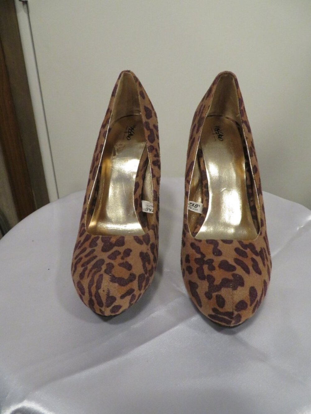 HEELS - Picture 3 of 3